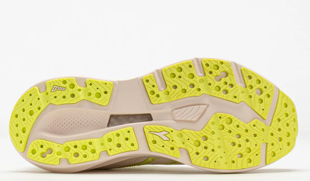 Women's Diadora Mythos Blushed Vigore V